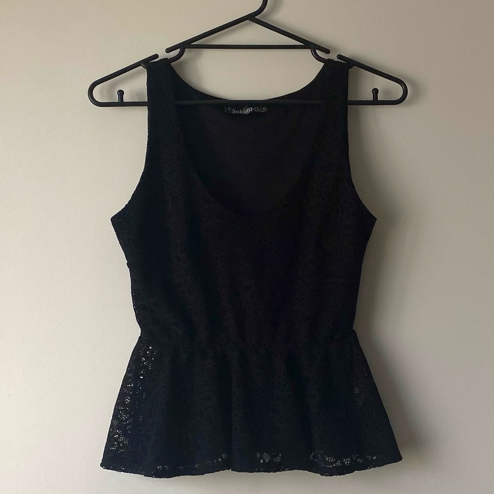Sakura Black Sleeveless U-Neck Lined Lace Peplum Top Size Medium
